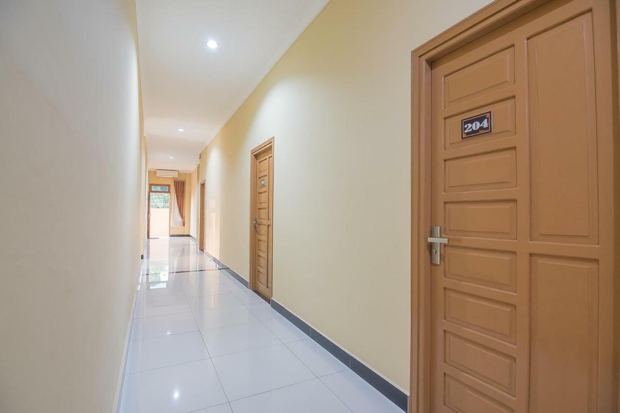 Reddoorz Plus Near Syamsudin Noor Airport 3 Banjarbaru Extérieur photo